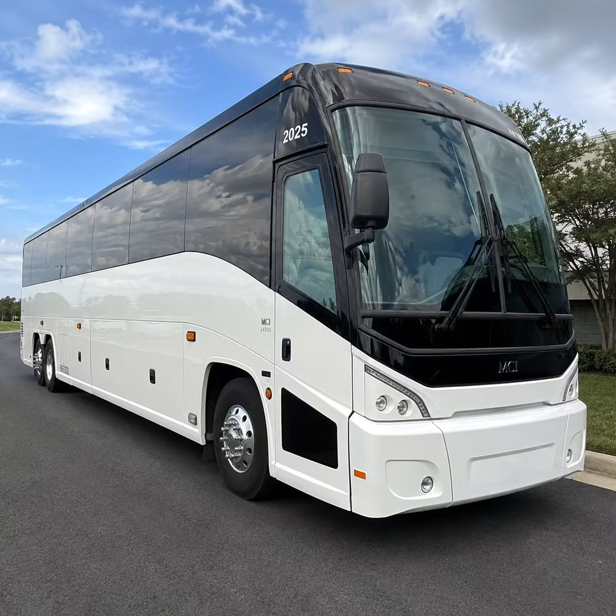 charter buses and party buses to wells fargo arena in des moines