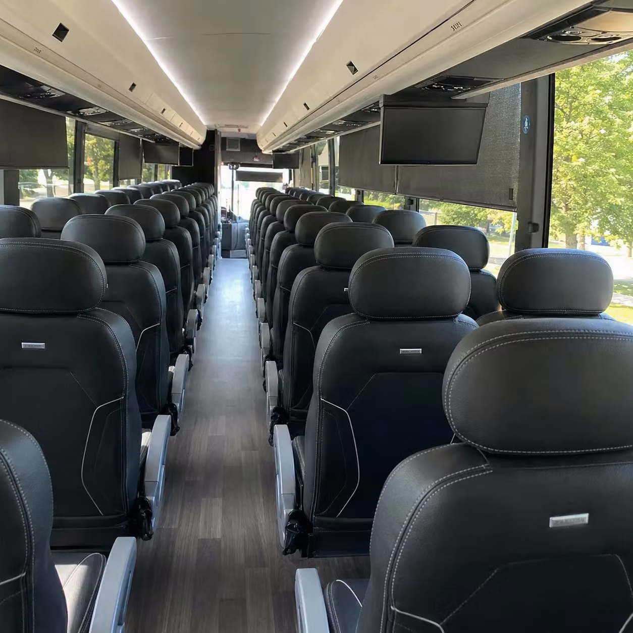 corporate groups in west des moines rely on long distance charter bus rentals for conferences and retreats