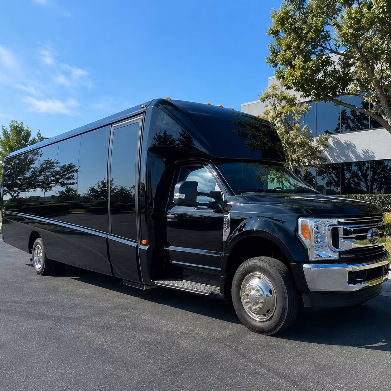 west des moines 15 passenger minibus rental